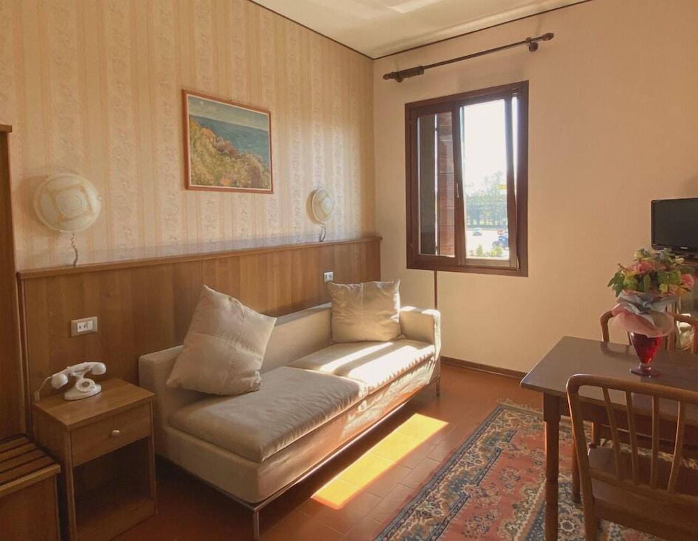 Locanda Da Renzo เตรวิโซ ภายนอก รูปภาพ